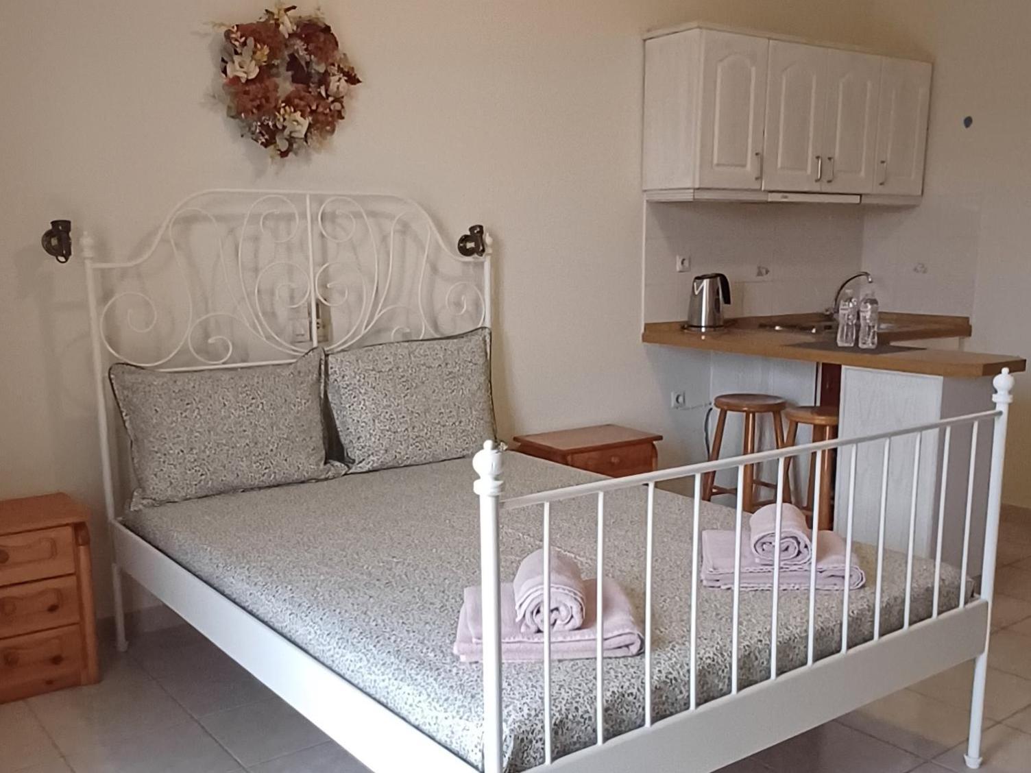 Flora Studios Corfu - Adults Only Benitses  Quarto foto